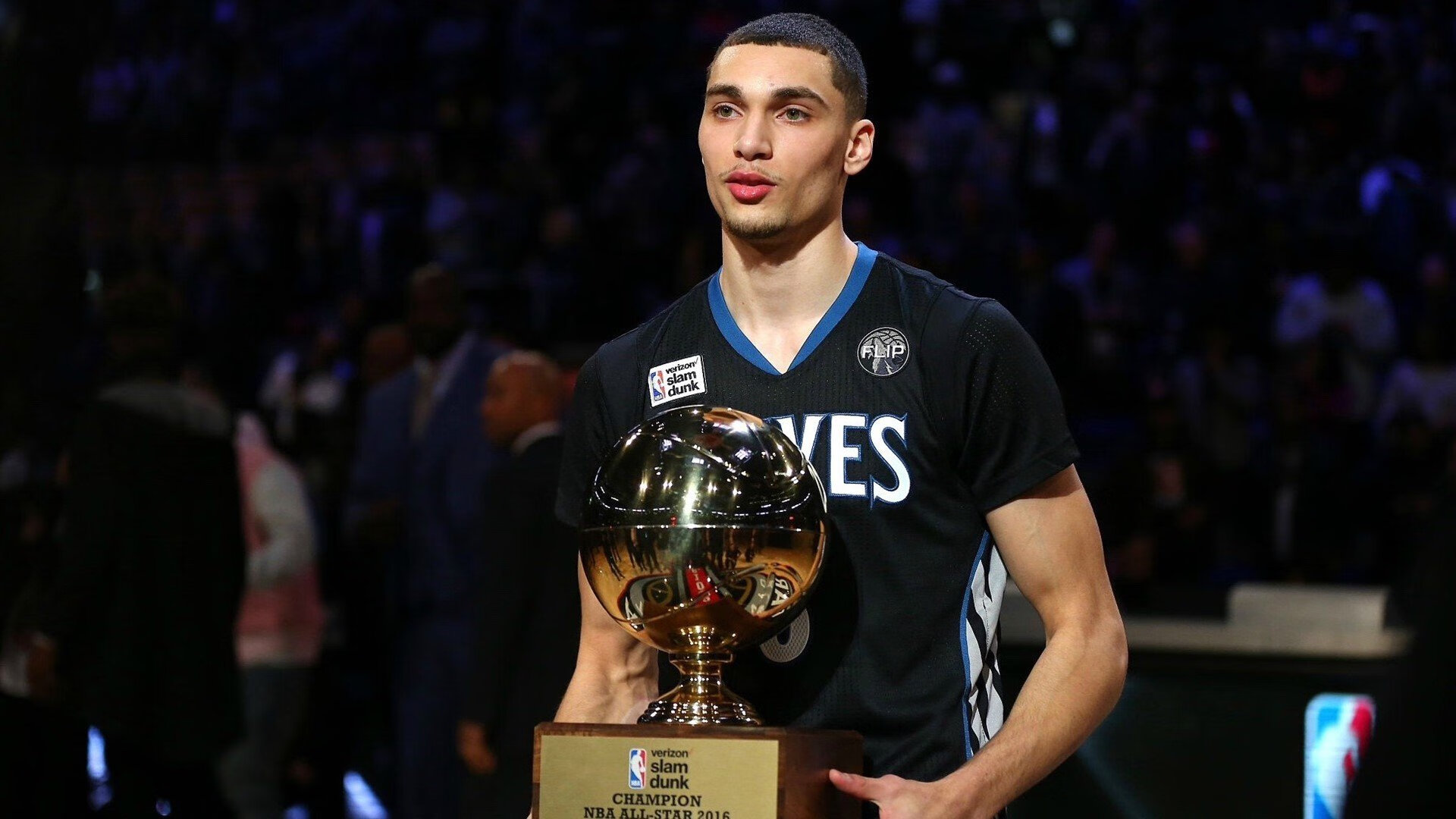 世界沙滩排球巡回赛三亚站 中国女队夺得季军 主场球迷热情高涨